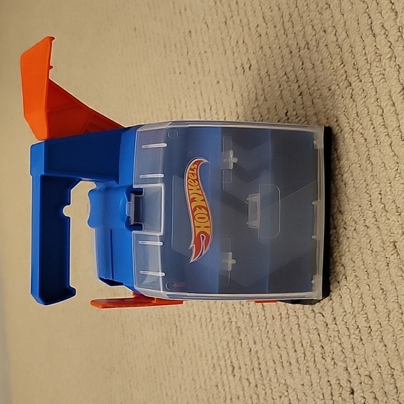 Hot Wheels Toy Car Carrier & Launcher - Picture 1 of 4